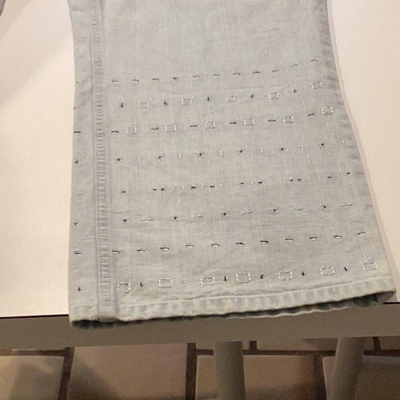 I,e, relaxed faded lt. blue denim jeans - Picture 3 of 8